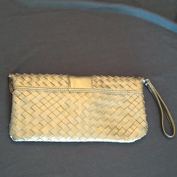 SONDRA Toberts Taupe / Gold Metallic Basket Weave Clutch - Picture 2 of 9